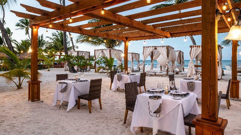 Be Live Collection Punta Cana Adults Only Eksteriør billede Beachfront dining at Sandals Halcyon Beach